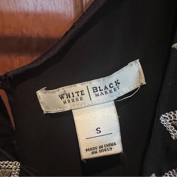 EUC White House black market size small black, and white embroidered top - Picture 4 of 5